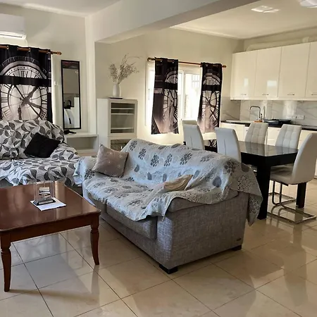 Andria's Luxury Flat Near Casino アパート *