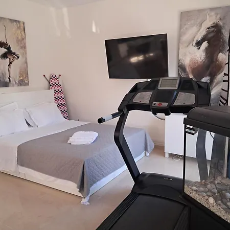 Andria's Luxury Flat Near Casino Апартаменты